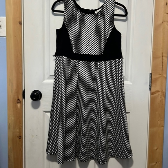 Motherhood medium blank and  white dress - Picture 1 of 4